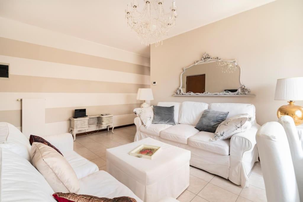 Fiorenza House Luisago Buitenkant foto